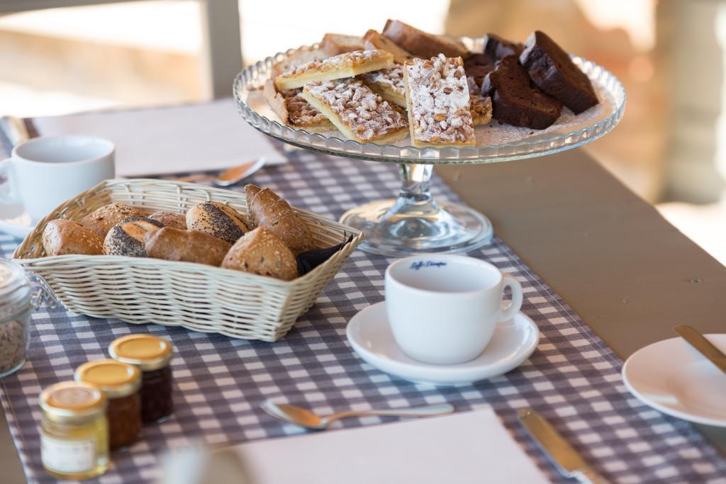 Wine Resort Conti Di San Bonifacio Montemassi Екстериор снимка