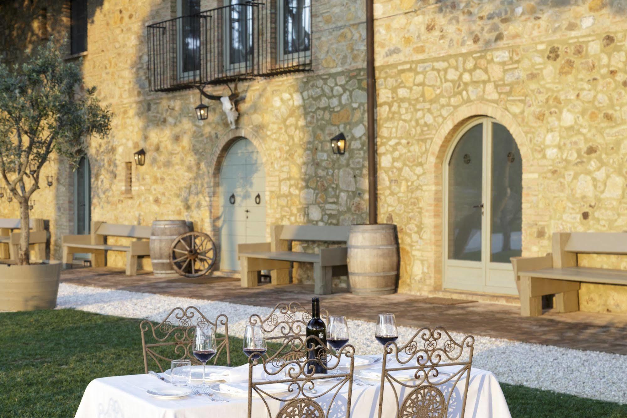 Wine Resort Conti Di San Bonifacio Montemassi Екстериор снимка