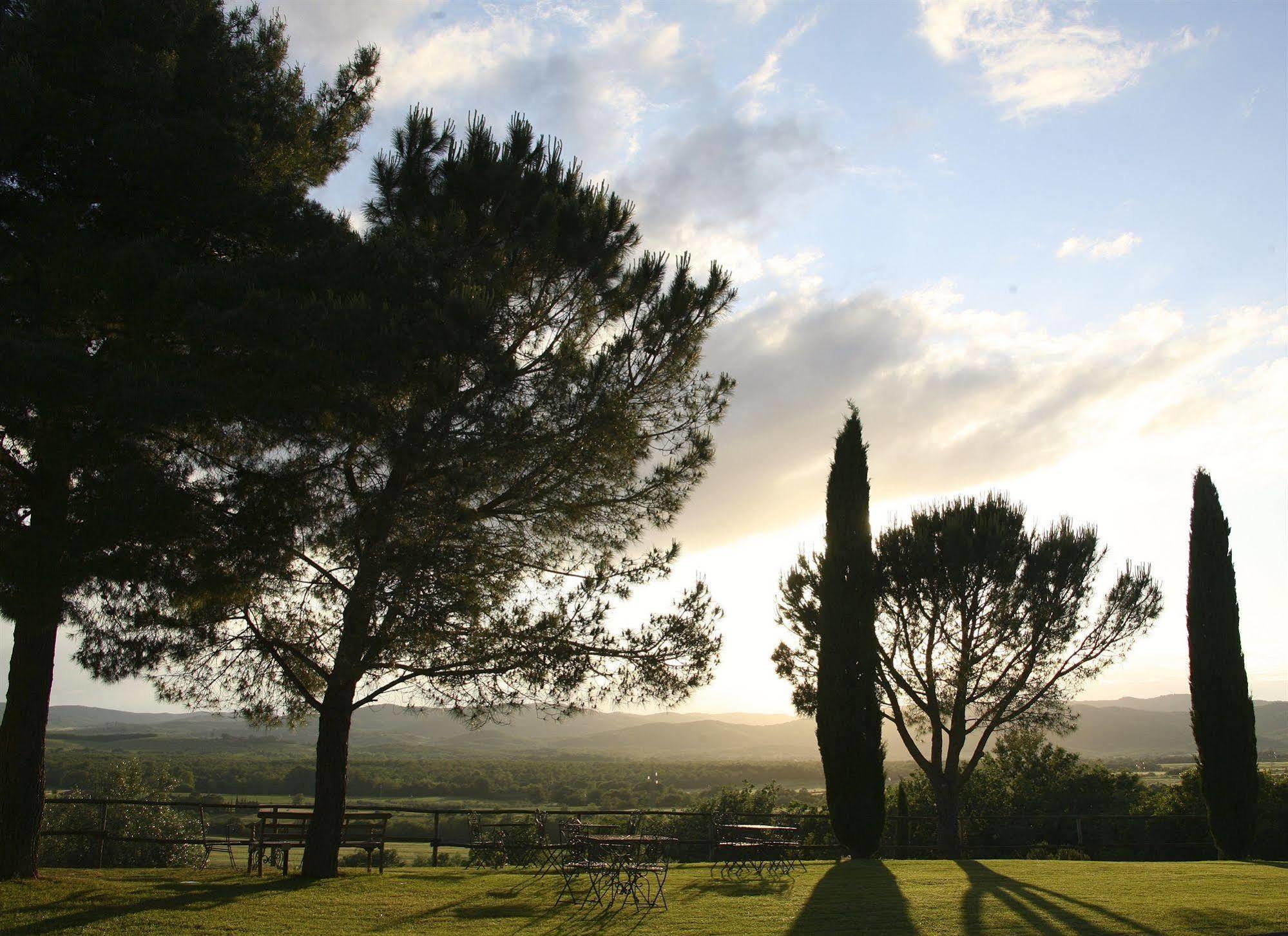 Wine Resort Conti Di San Bonifacio Montemassi Екстериор снимка