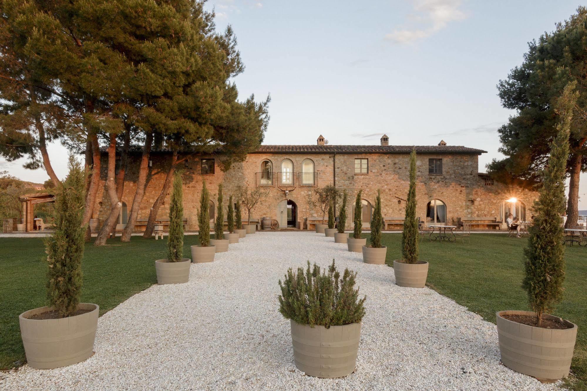 Wine Resort Conti Di San Bonifacio Montemassi Екстериор снимка